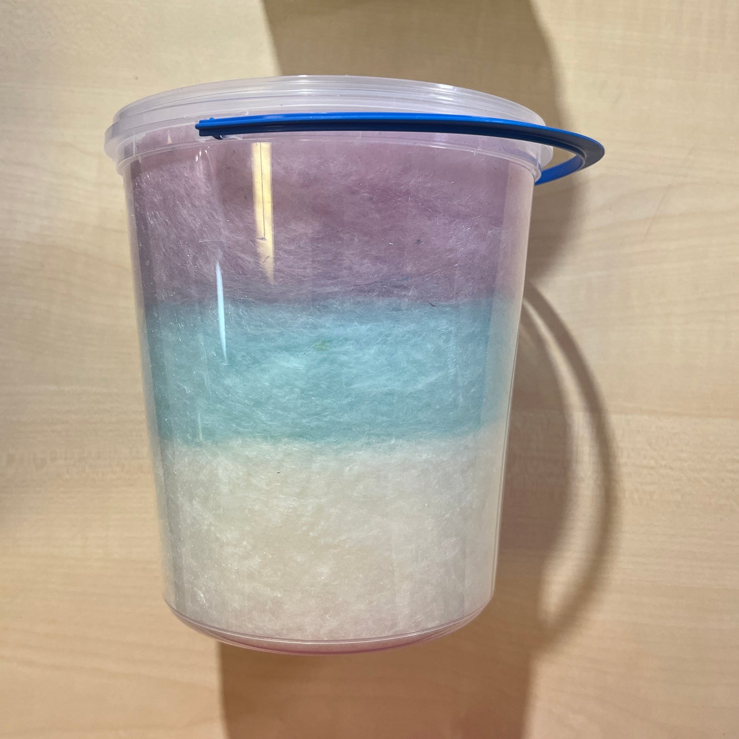 Bunte Zuckerwatte im Eimer 60g